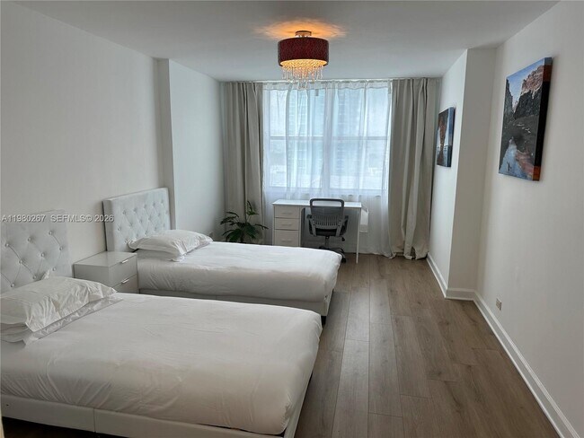 Foto del edificio - 6039 Collins Ave