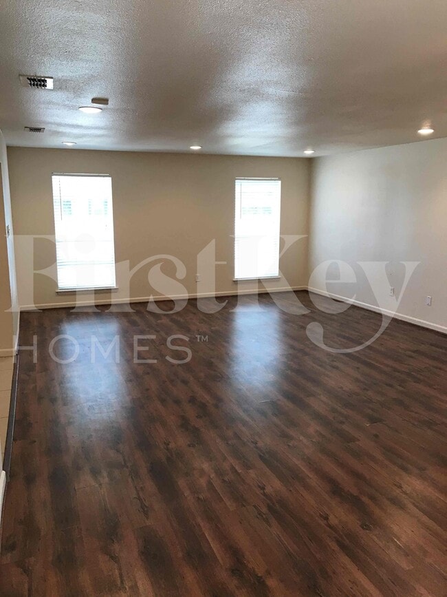 Foto del edificio - 1217 Meadow Creek Dr