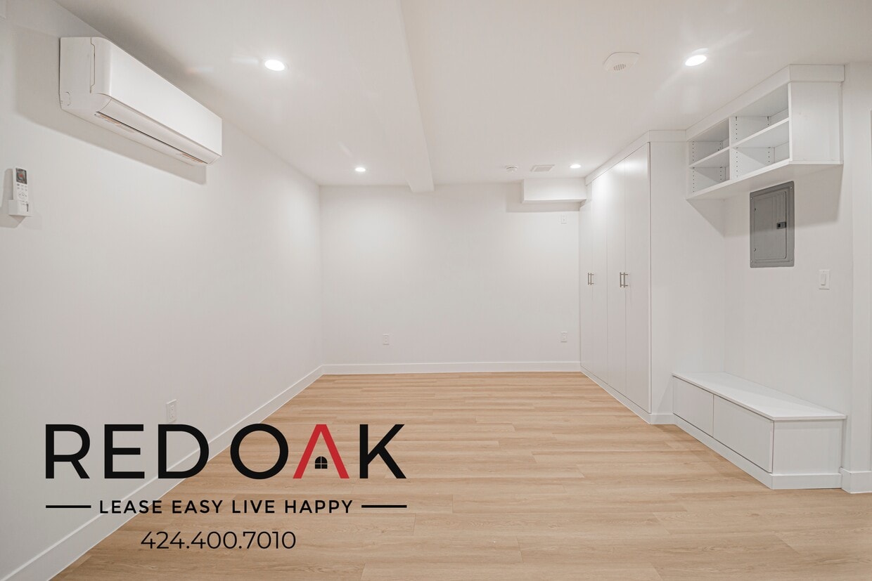 Foto principal - 6738 Independence Ave