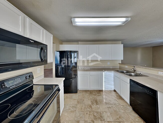 Building Photo - 5191 Fontana Ct
