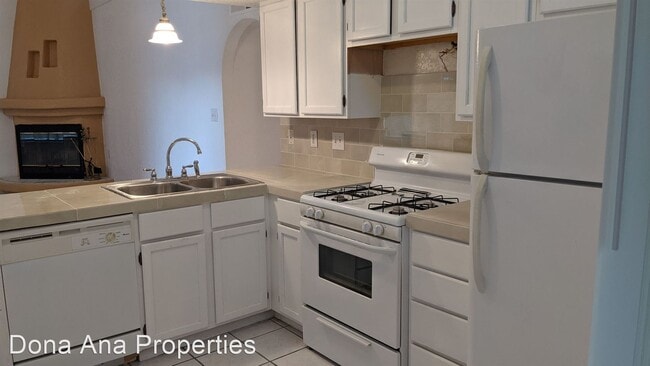 Building Photo - 3 br, 2 bath House - 2082 Pinecone Way