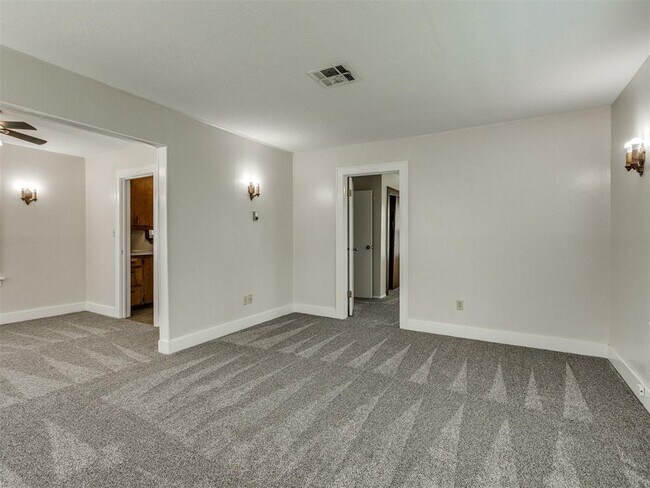 Building Photo - 471 Elm Ave