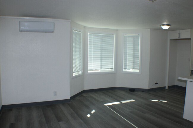 Foto del edificio - 27205 James St