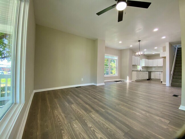 Foto del edificio - Beautifully Updated 4 Bed 2 Bath Home!