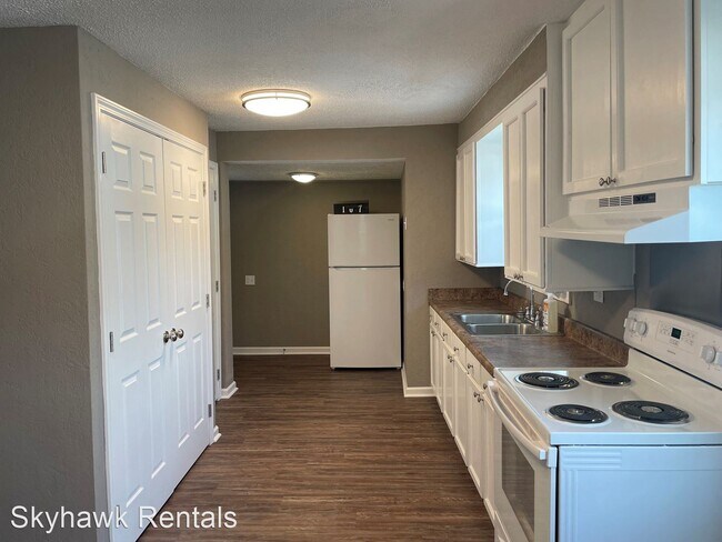 Building Photo - 2 br, 1 bath House - 107 St Charles