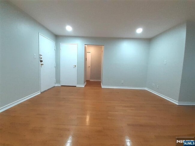 Building Photo - 116 71st St