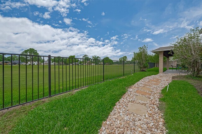 Building Photo - 14811 El Miranda Dr