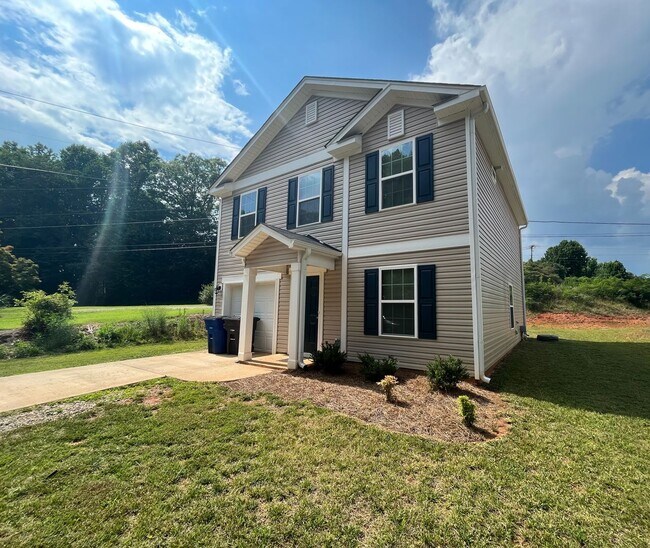 Building Photo - Beautiful 3 bedroom, 2 1/2 bathroom home i...