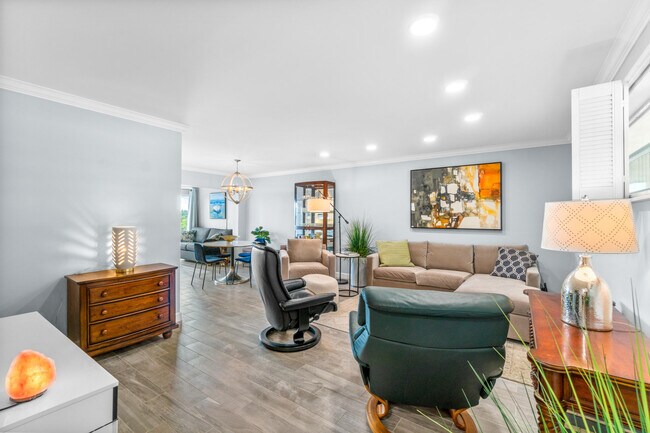 Building Photo - 14 Colonial Club Dr