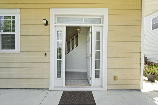 Building Photo - Come Home Smiling to This Beautiful 3-Bed, 3-Bath in Port Wentworth!