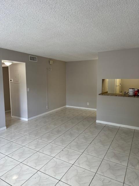 Building Photo - 1004 Twin Lakes Dr