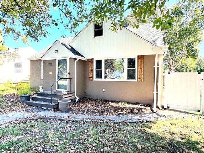 Building Photo - Gorgeous 3 Bedroom Single Family in Saint ...