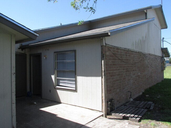 Building Photo - 5735 Crestmore Dr