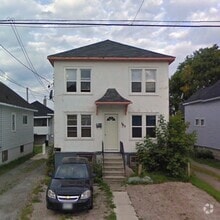 Building Photo - 146 Balsam St N