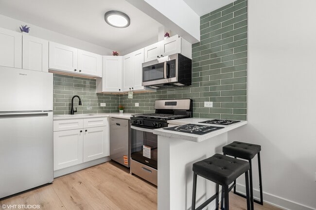 Building Photo - 15701 Lamon Ave