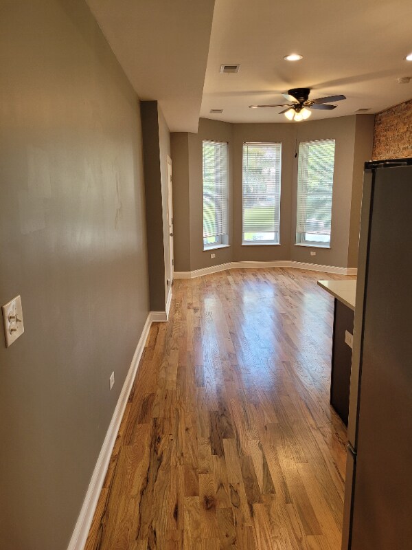 Foto del edificio - 519 W 65th Pl