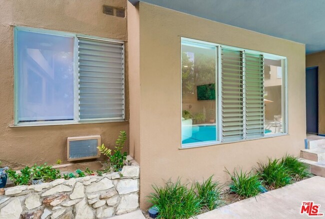 Foto del edificio - 1275 Havenhurst Dr