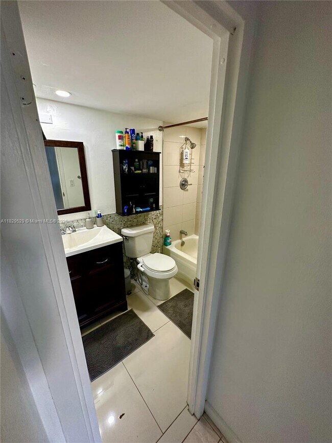 Foto del edificio - 16851 NE 23rd Ave