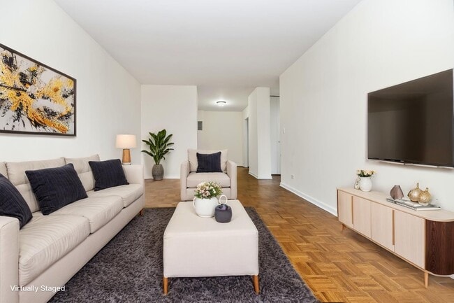 Building Photo - 245 E 44th St