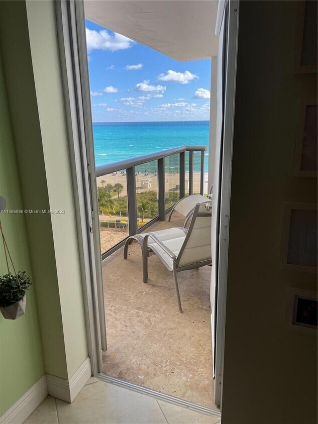 6039 Collins Ave Unit 823, Miami Beach, FL 33140 Condo for Rent in