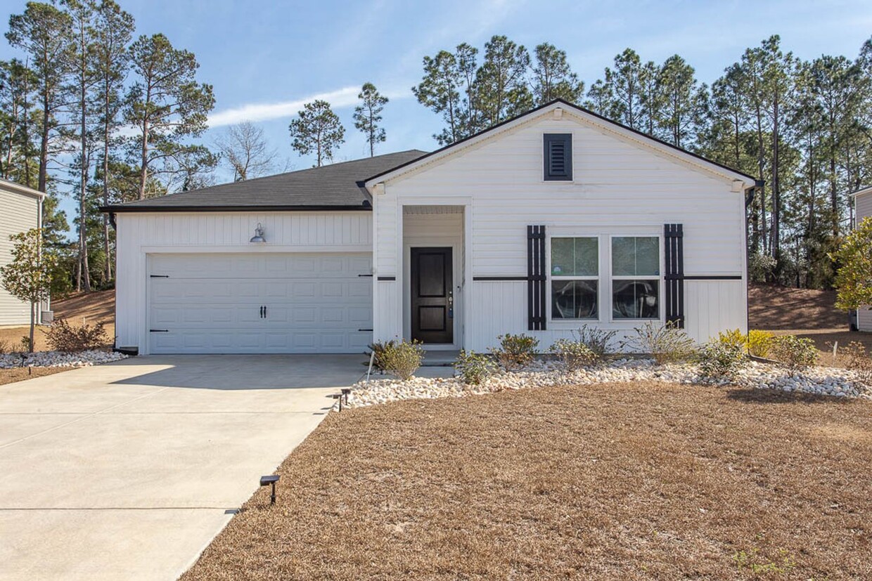 Foto principal - Charming 3-Bed, 2-Bath Home in Carolina La...