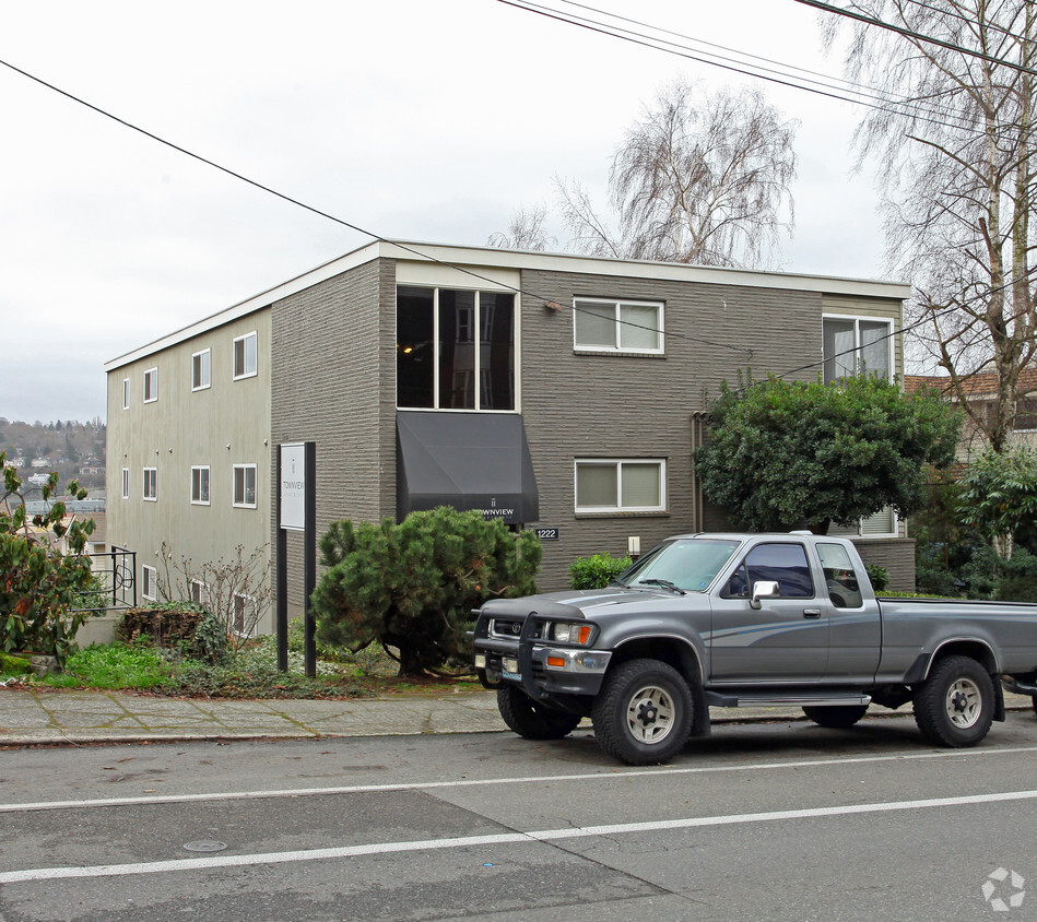 Primary Photo - Townview Apartments