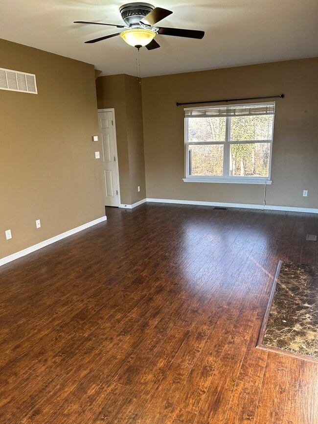 Building Photo - Wonderful, newer 2 Story home in O'Fallon, MO!