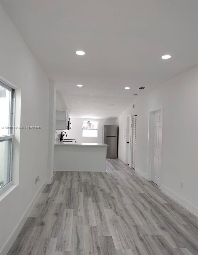 Foto del edificio - 1062 NW 25th St