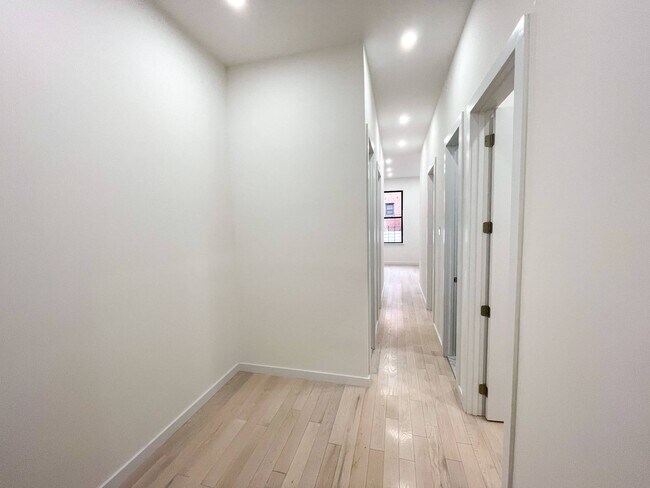 Foto del edificio - 763 Seneca Ave