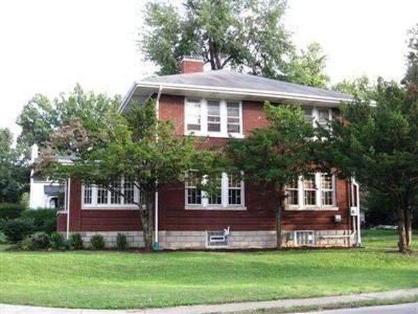 Building Photo - 200 Castlewood Dr