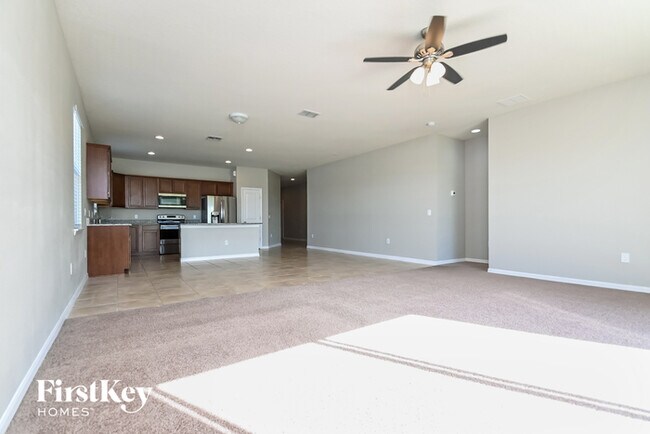 Foto del edificio - 5111 Claremont Ct