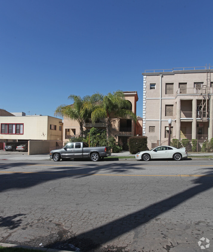 Building Photo - 319 S Westlake Ave