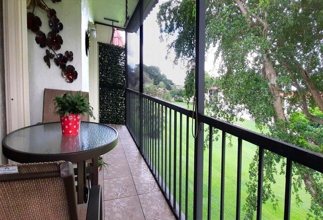 Foto del edificio - 291 S Hollybrook Dr