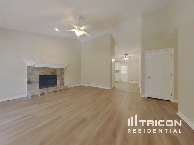 Foto del edificio - 4672 Emerald Willow Dr