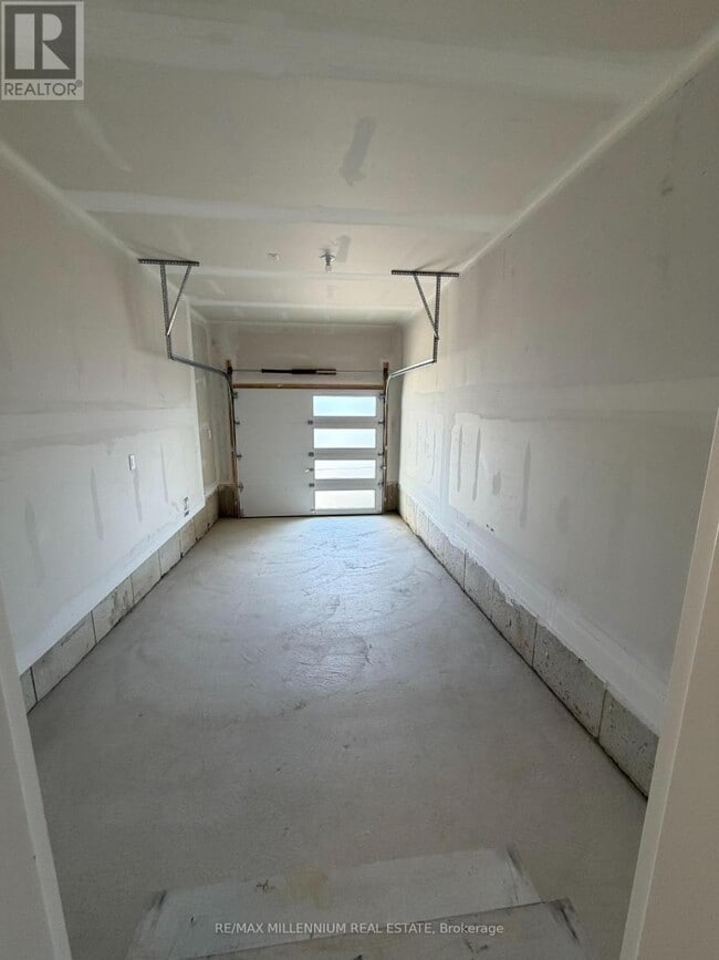 Building Photo - 131 Gillespie Dr