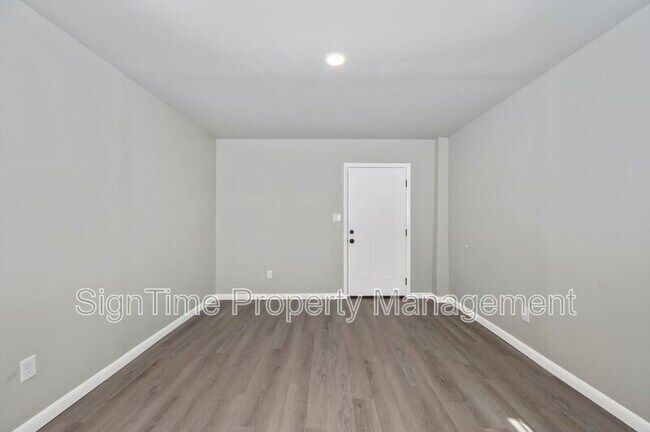 Building Photo - 15207 National Pike