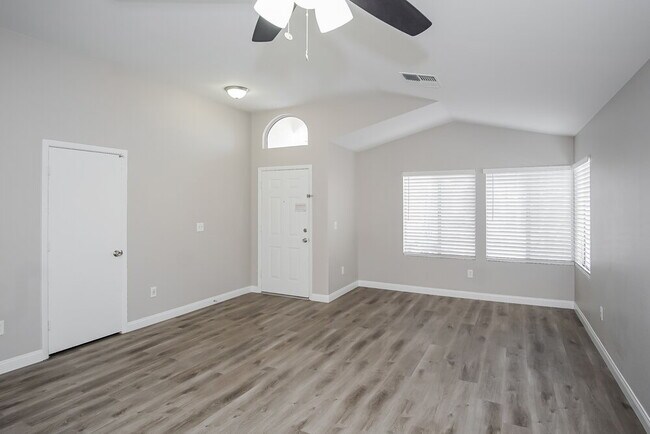 Foto del edificio - 4400 Sandhorse Ct