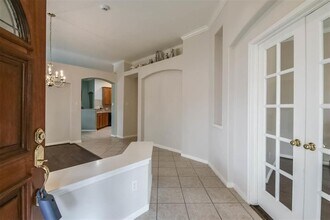 Building Photo - 5911 Mettler Ln