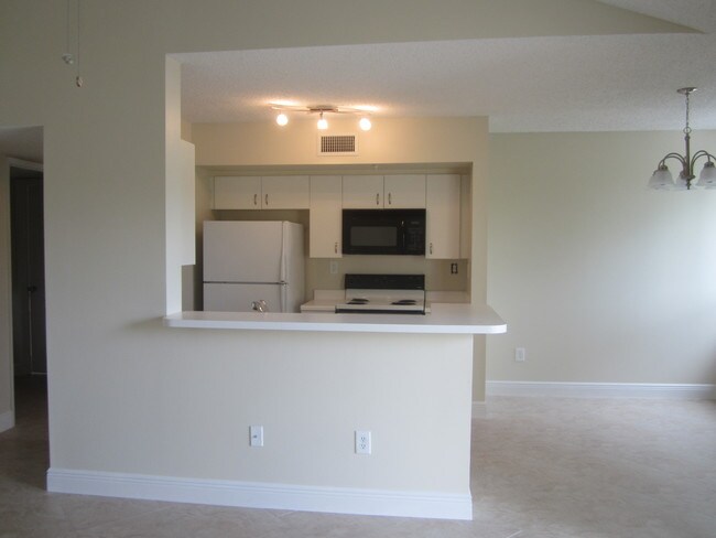 Building Photo - 2640 S University Dr