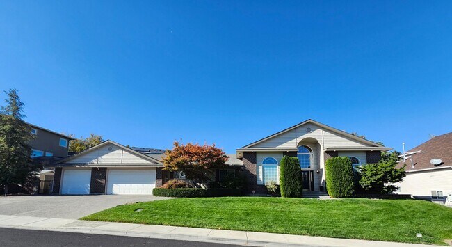 Foto del edificio - Beautiful Craftsman Style Rambler Must See!!