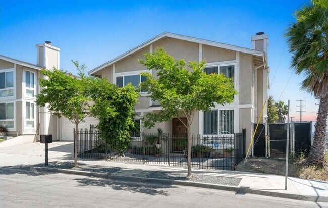 Building Photo - 1600 Crescent Heights St