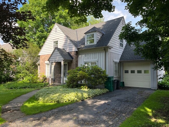 Building Photo - 85 Continental Dr