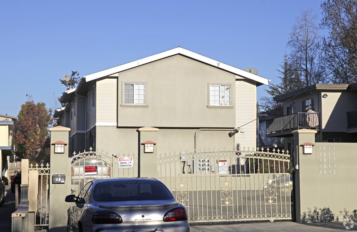 Primary Photo - 3813-3821 Maybelle Ave