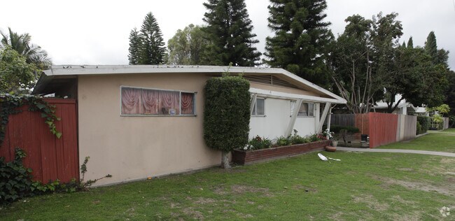 Building Photo - 1188 W Valencia Dr