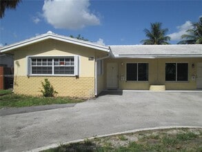 Building Photo - 4831 Bayview Dr