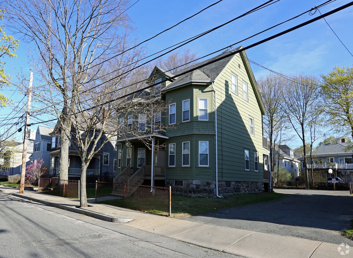 252 Ash St, Waltham, MA 02453 Apartments in Waltham, MA