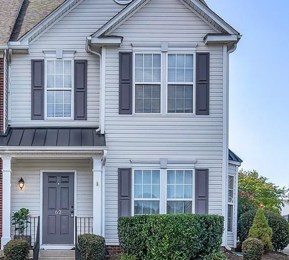 Foto principal - Spacious 2BR/1.5BA Townhome in Prime Greer!