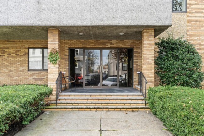 Building Photo - 86 W 33rd St