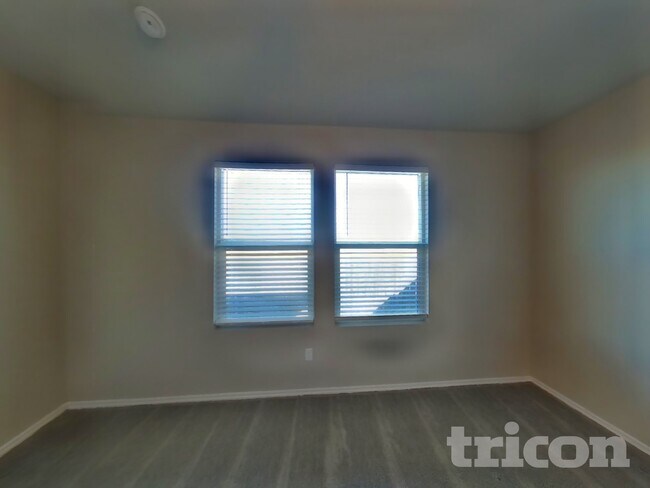 Foto del edificio - 5125 Sidesaddle Dr