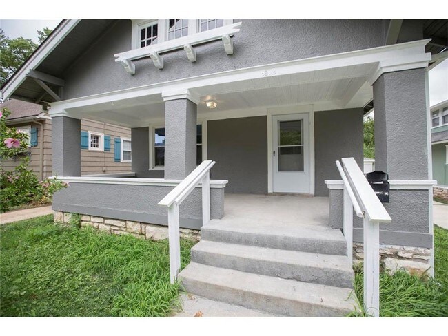 Foto del edificio - 5919 Kenwood Ave